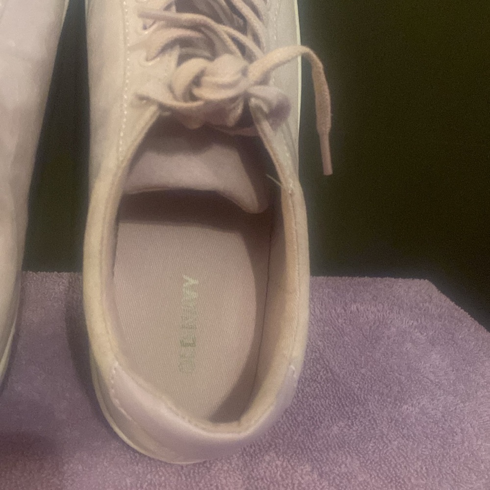 Shoes - Picture 4 of 6